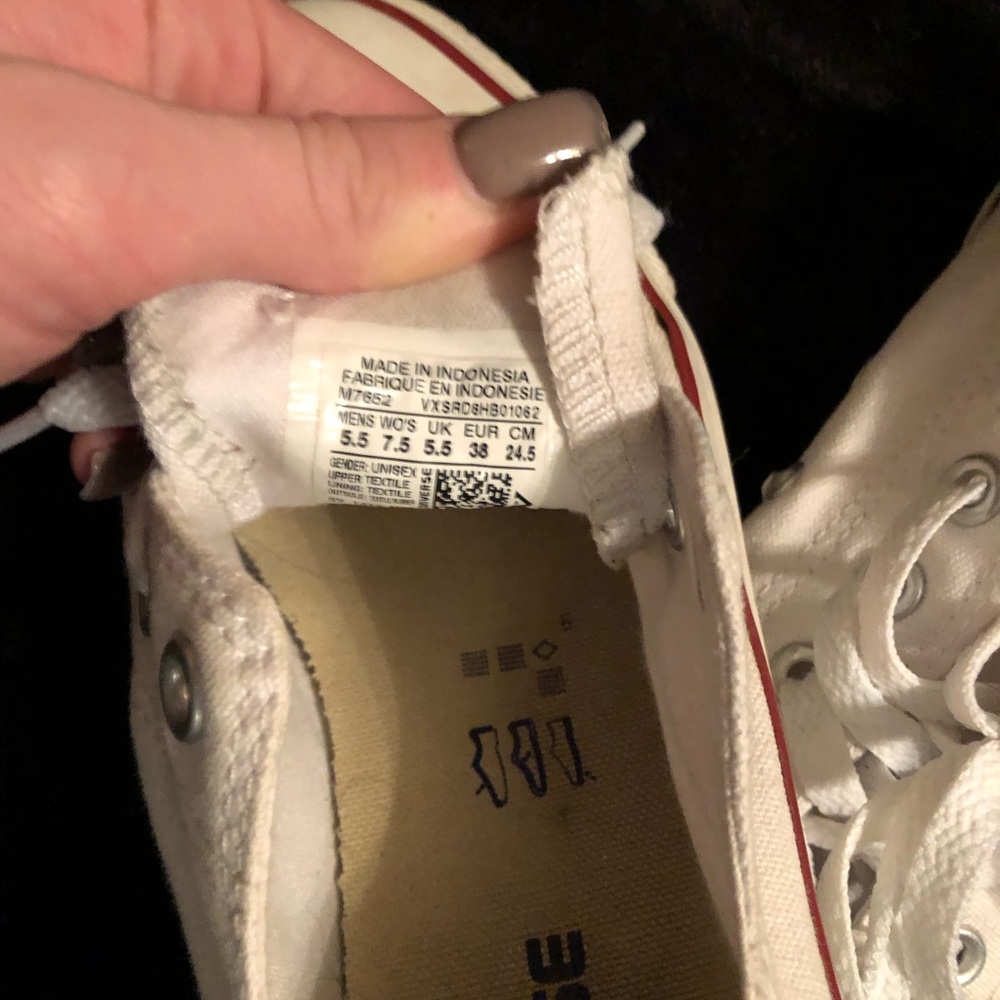 White converse - Picture 2 of 3
